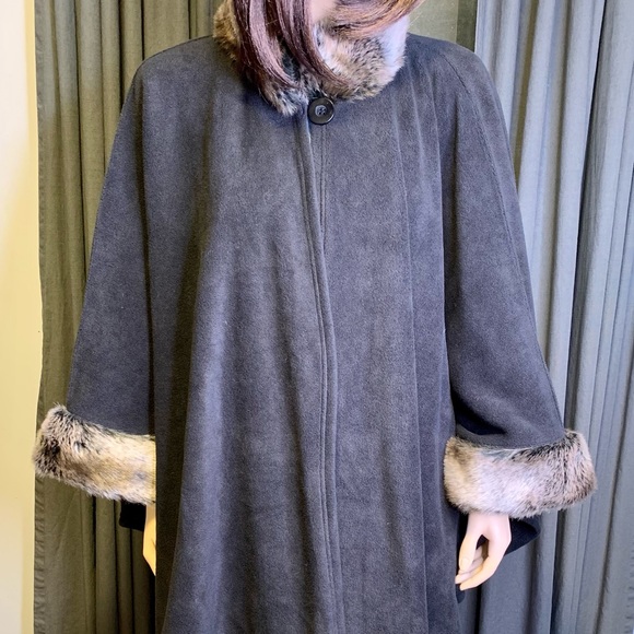 Parkhurst Fleece Cape - Picture 8 of 8